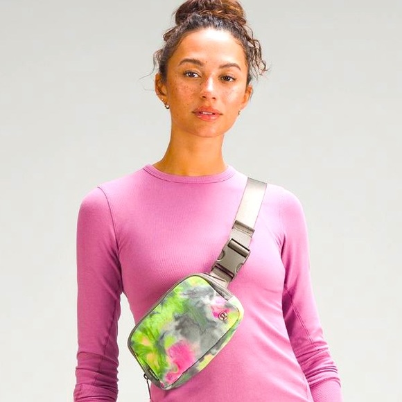 Lululemon Everywhere Belt Bag NWT Hyper Dye Multi **LAST ONE** - Picture 15 of 15